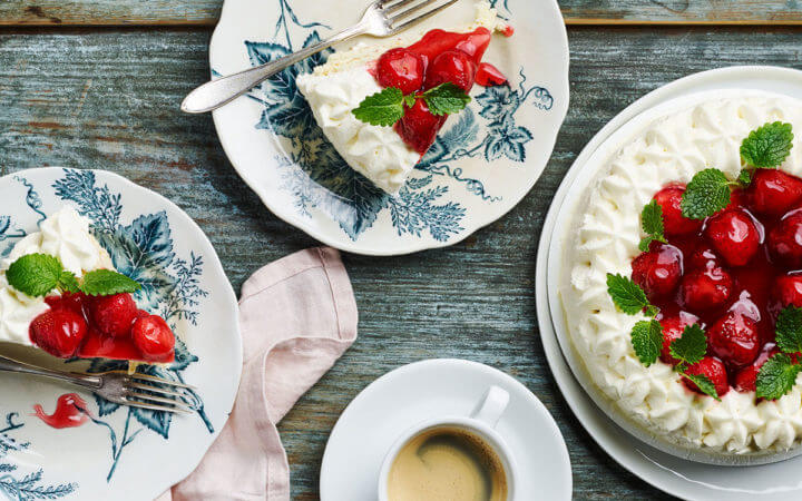 Fika med Frödinge Jordgubbstårta